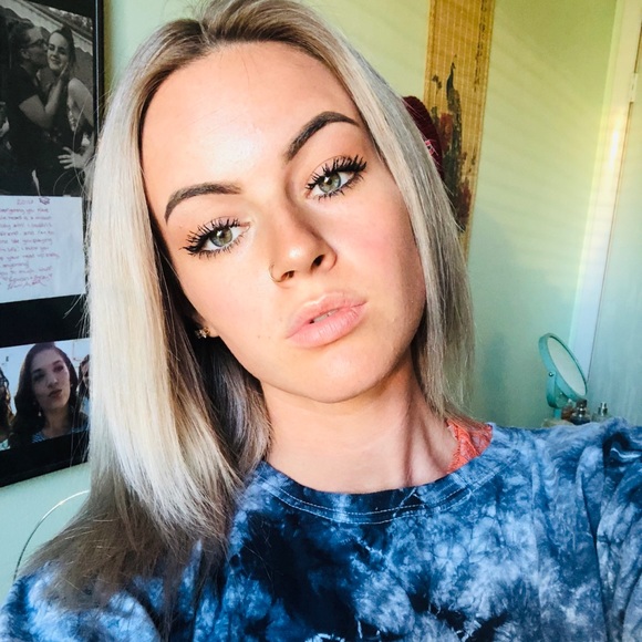 Meet your Posher, Courtney - Picture 1 of 1